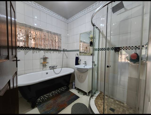 4 BEDROOM HOUSE FOR SALE IN VEREENIGING CENTRAL